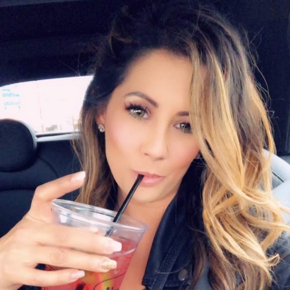 Meet your Posher, Kristin - Picture 1 of 1